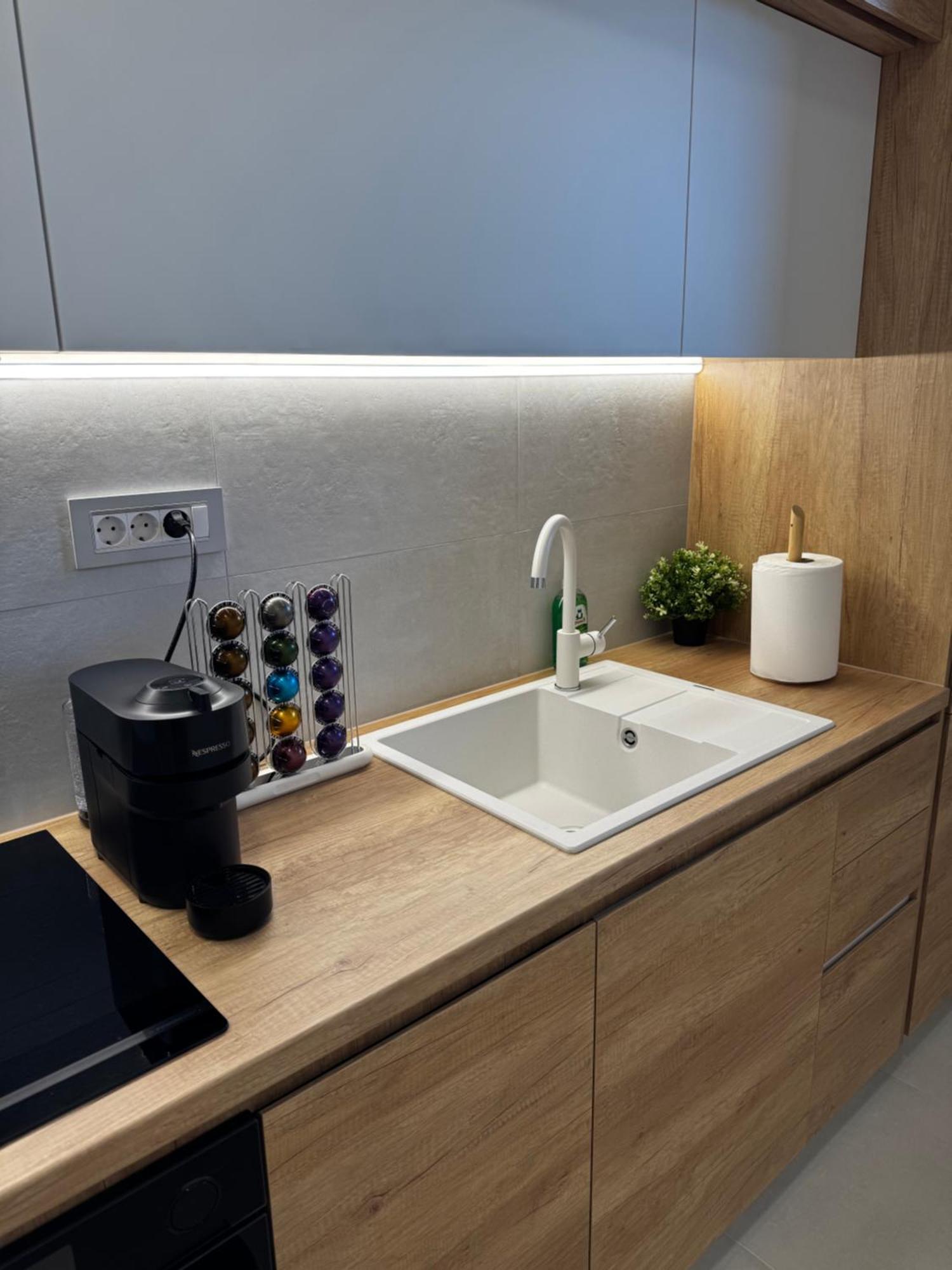Ninth Cloud Apartment *