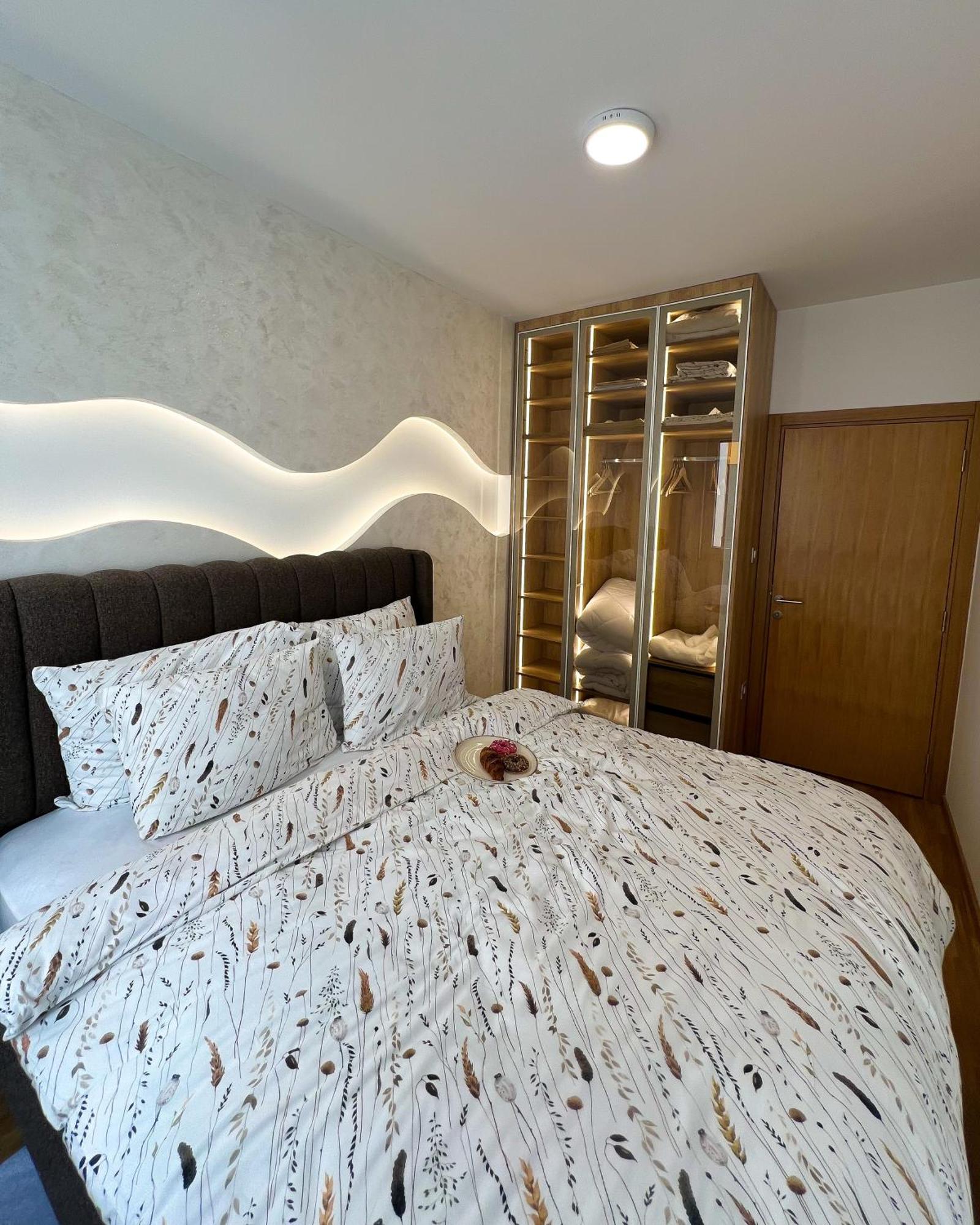 Ninth Cloud Apartment *
